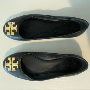 Tory Burch Tumbled Leather Black Claire Ballet Flat 9  Gold Logo